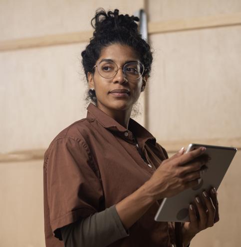 set-designer-work-indoors